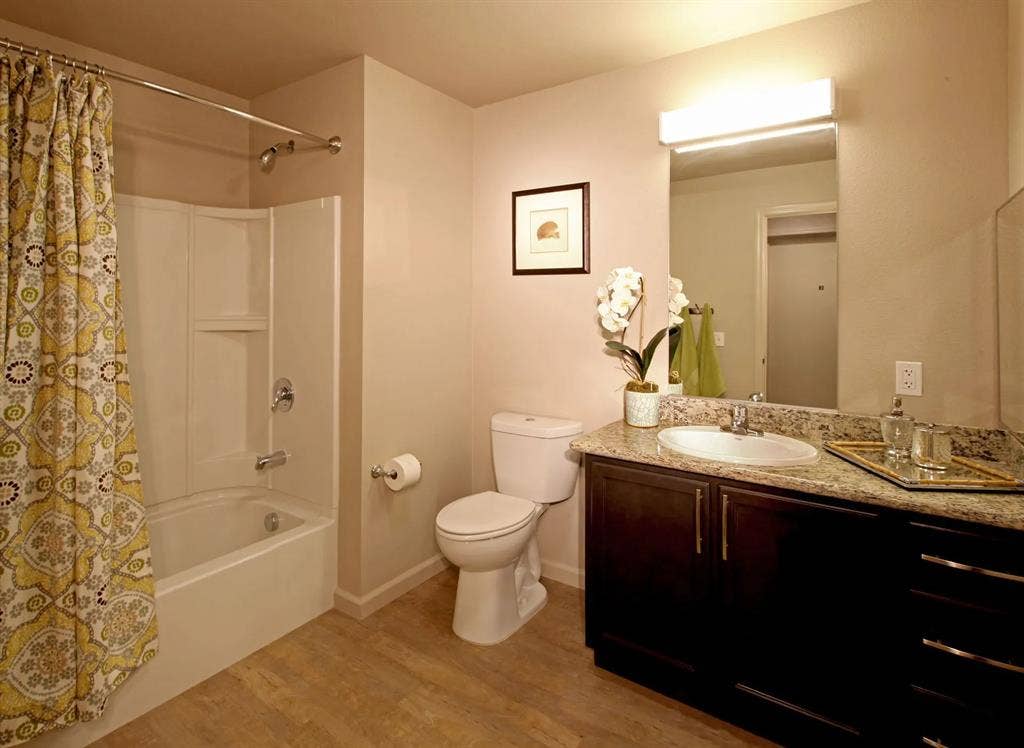 Private room (grad housing) $880/m