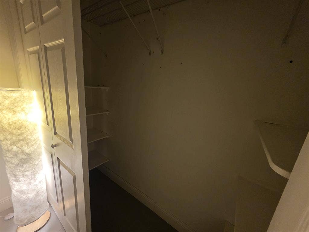 Single room with shared bath 33319