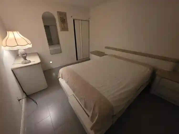 Single room with shared bath 33319