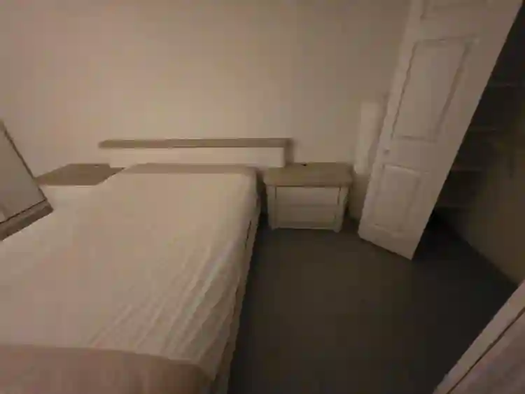 Single room with shared bath 33319