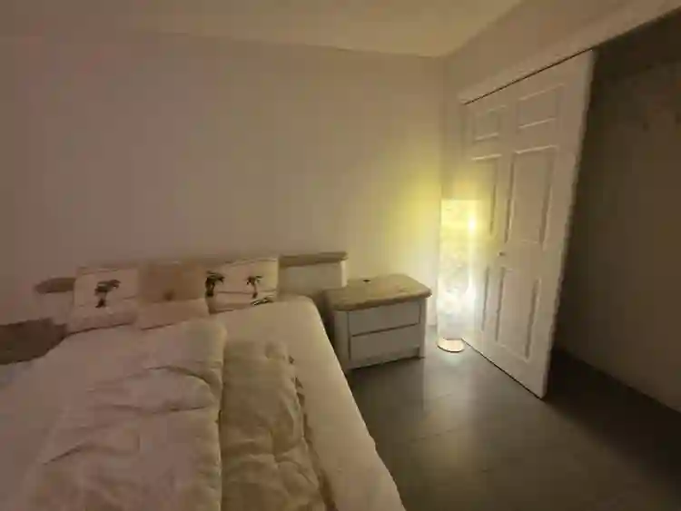 Single room with shared bath 33319