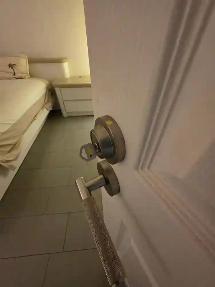 Single room with shared bath 33319