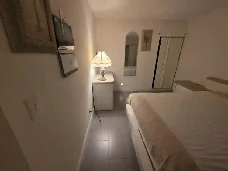 Single room with shared bath 33319