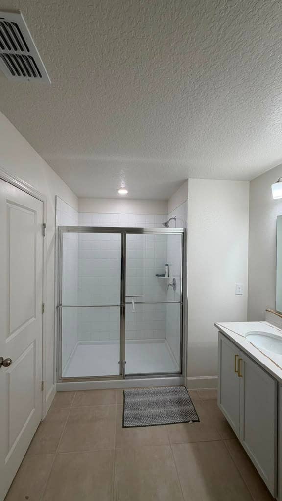 Room for Rent – Davenport, FL 🏡✨