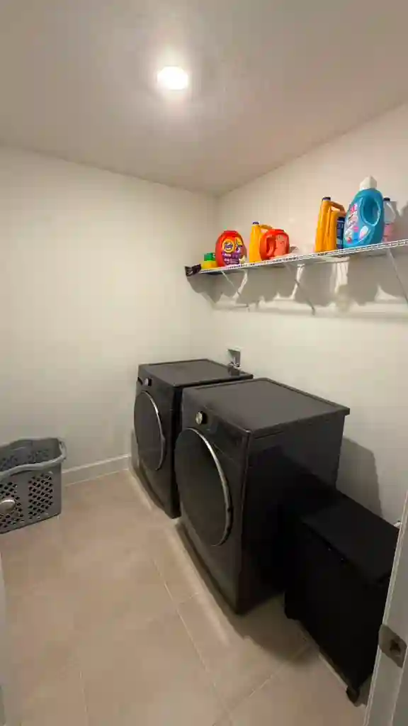Room for Rent – Davenport, FL 🏡✨