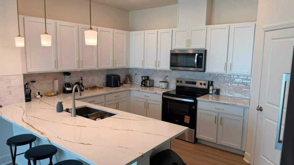 Room for Rent – Davenport, FL 🏡✨