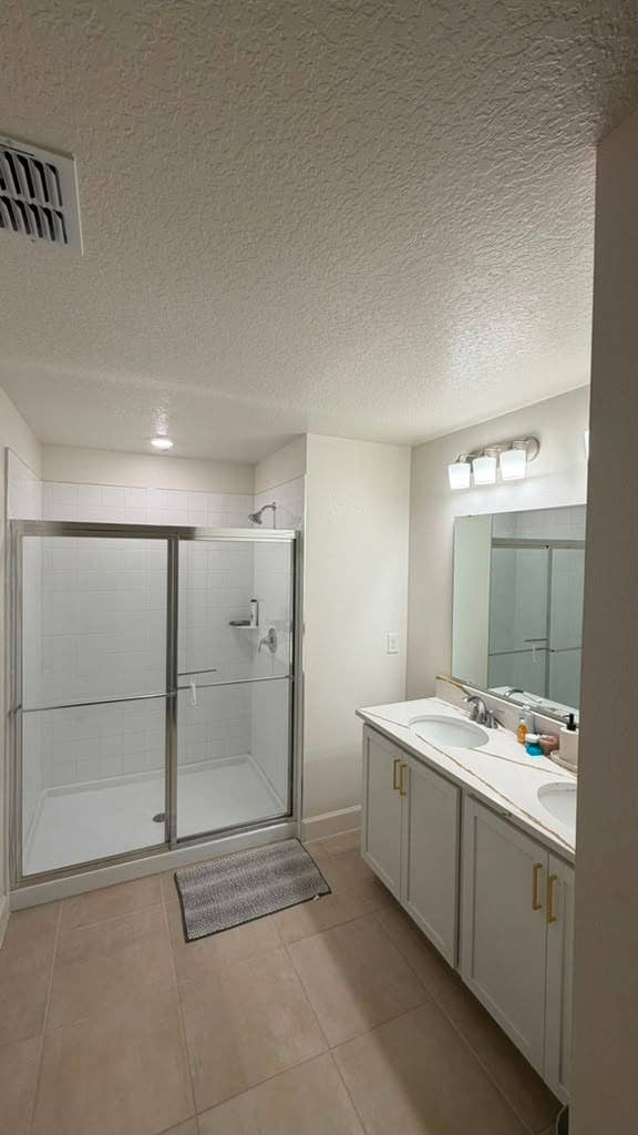 Room for Rent – Davenport, FL 🏡✨
