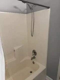 Unfurnished On Beltline w/utilities