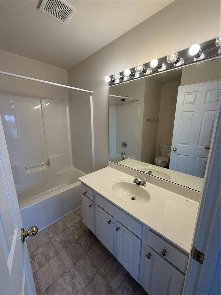 Master bedroom for rent