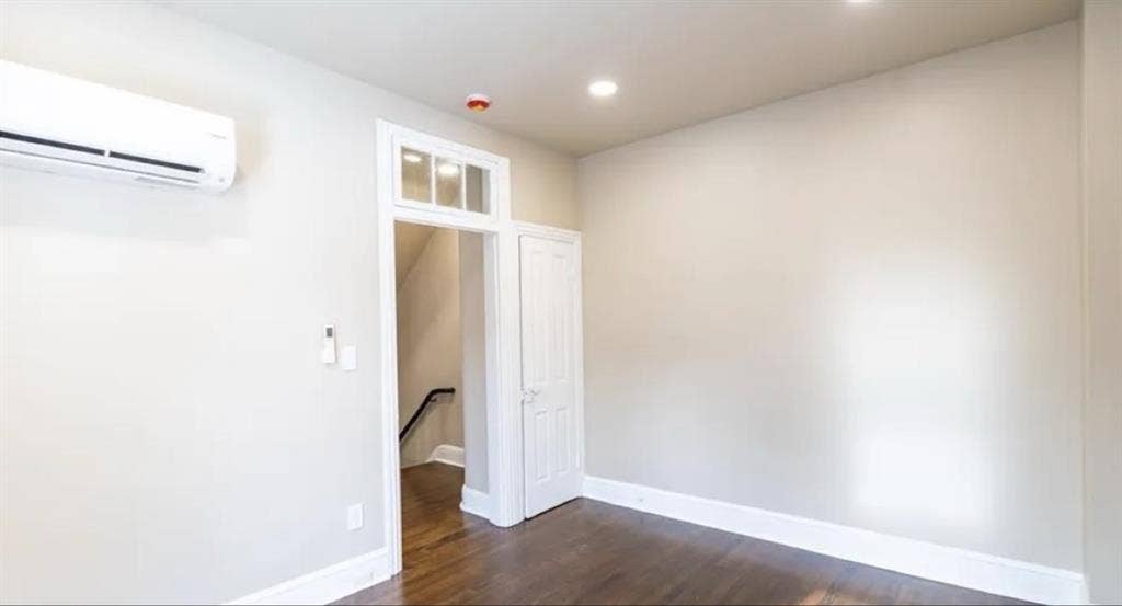Looking for a female roommate!