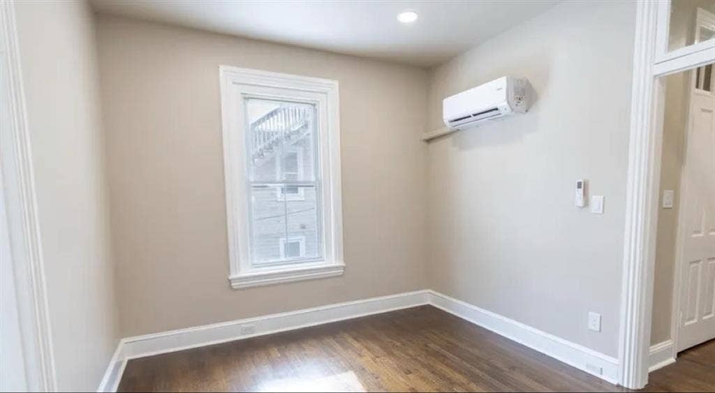 Looking for a female roommate!