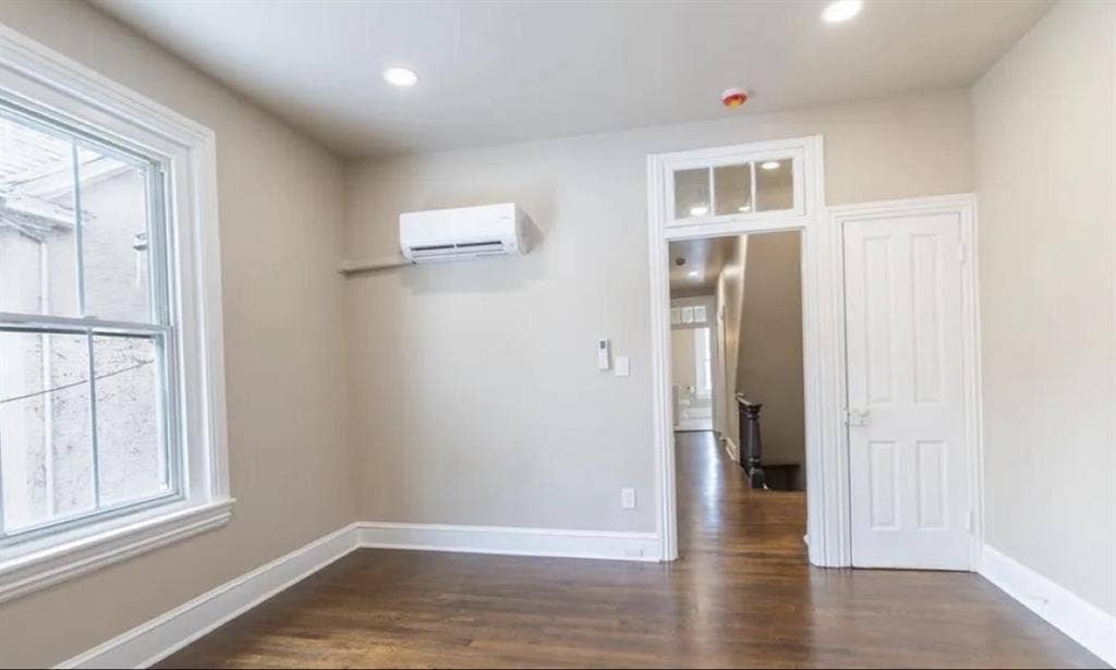 Looking for a female roommate!