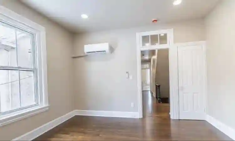Looking for a female roommate!