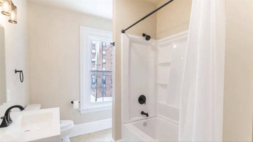 Looking for a female roommate!