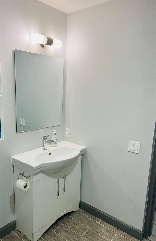 One room available for rent