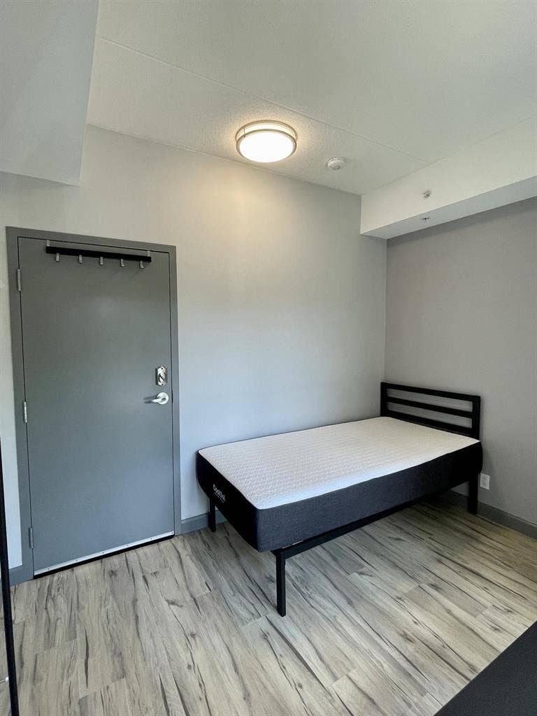 One room available for rent