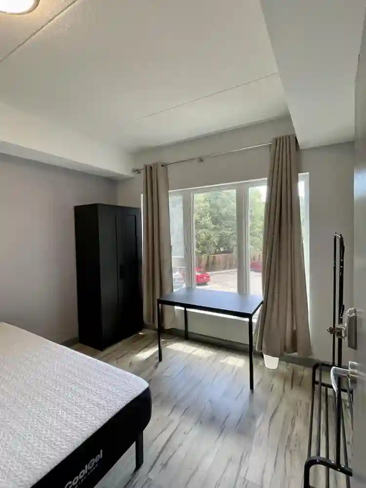One room available for rent