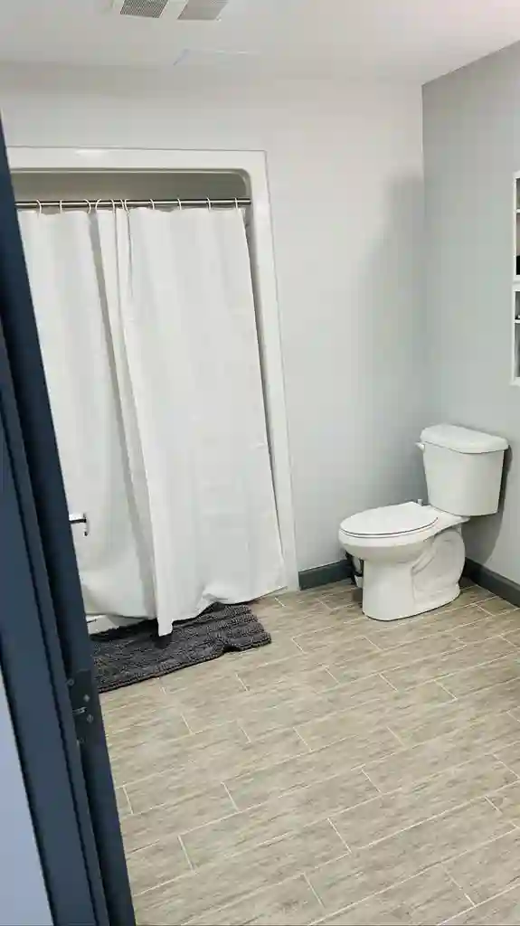 One room available for rent