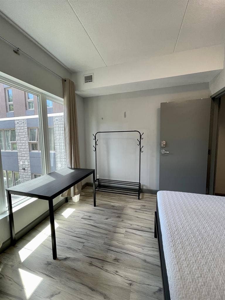 One room available for rent