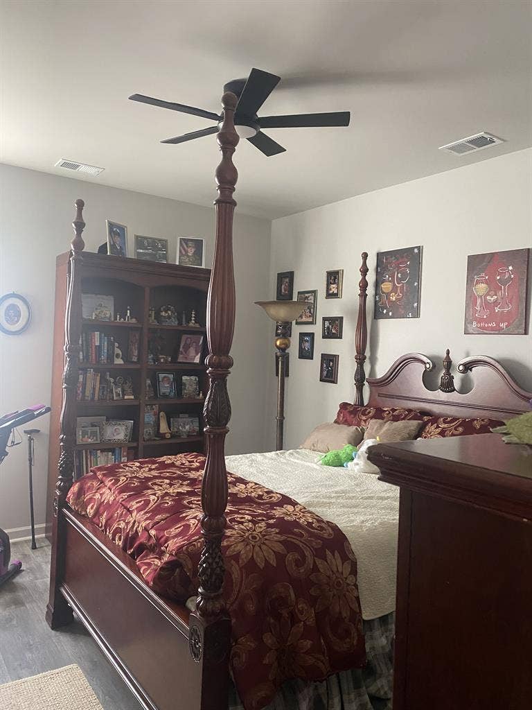 Private Upstairs Bed/Bath Furnished