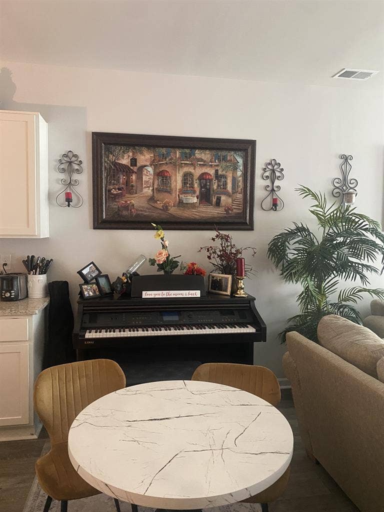 Private Upstairs Bed/Bath Furnished