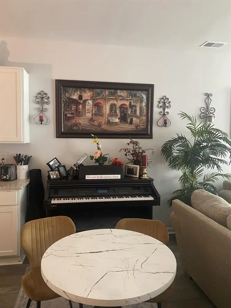 Private Upstairs Bed/Bath Furnished