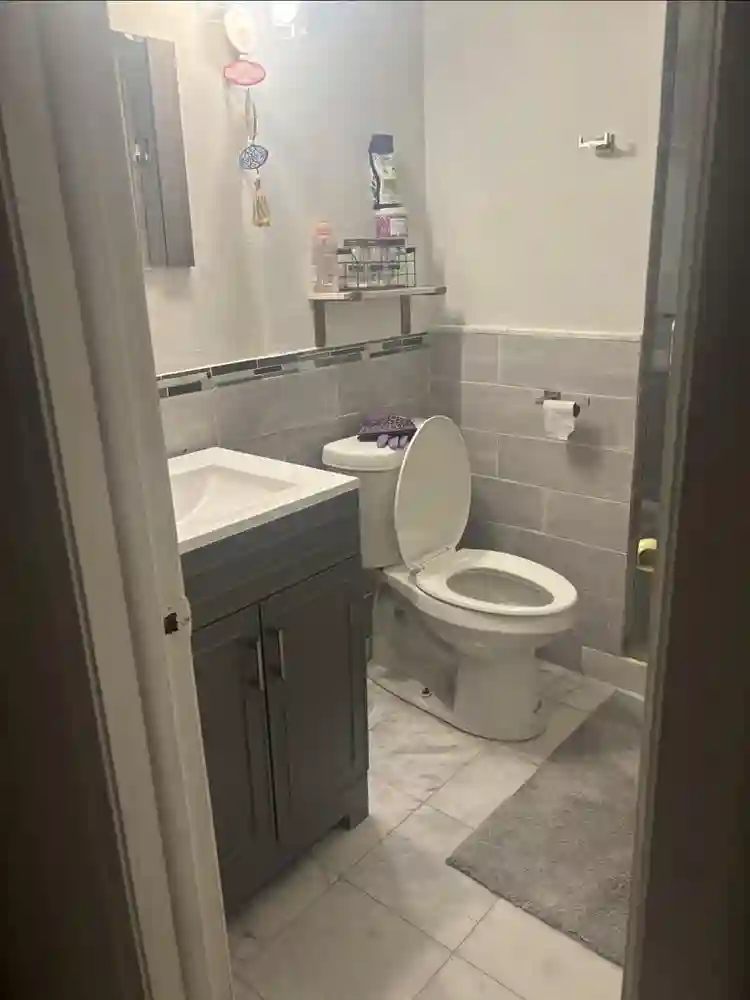 Spare room for rent in my 2/2