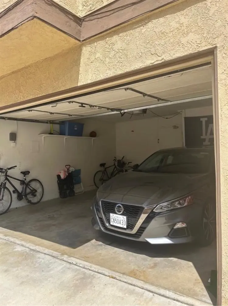Room w/ walk-in closet + garage