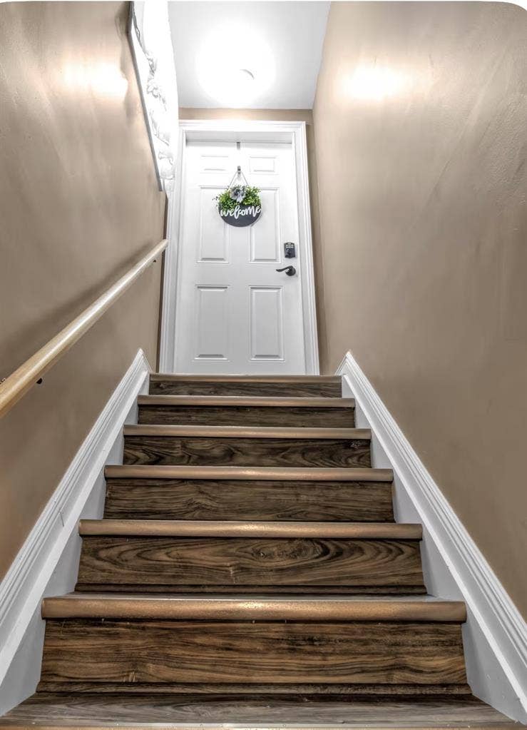 2nd Floor 3Bedr00m Apt.