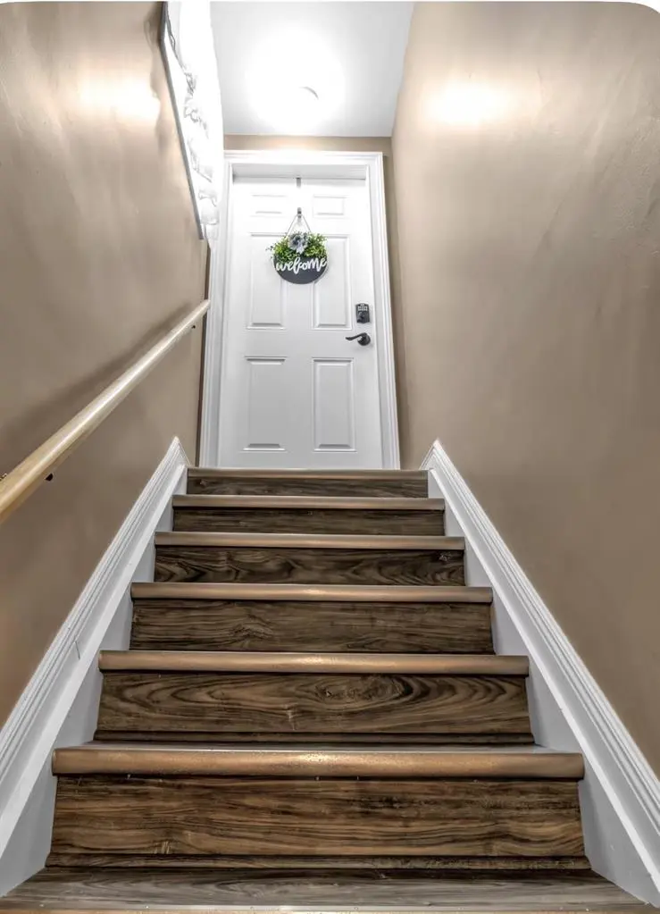 2nd Floor 3Bedr00m Apt.