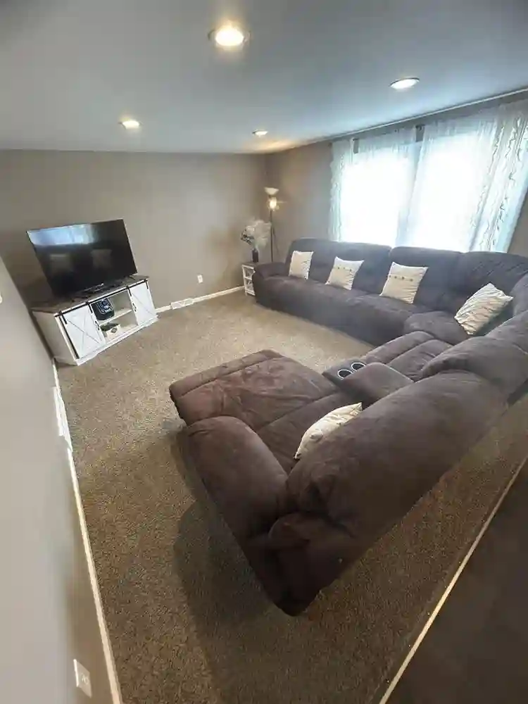 2nd Floor 3Bedr00m Apt.