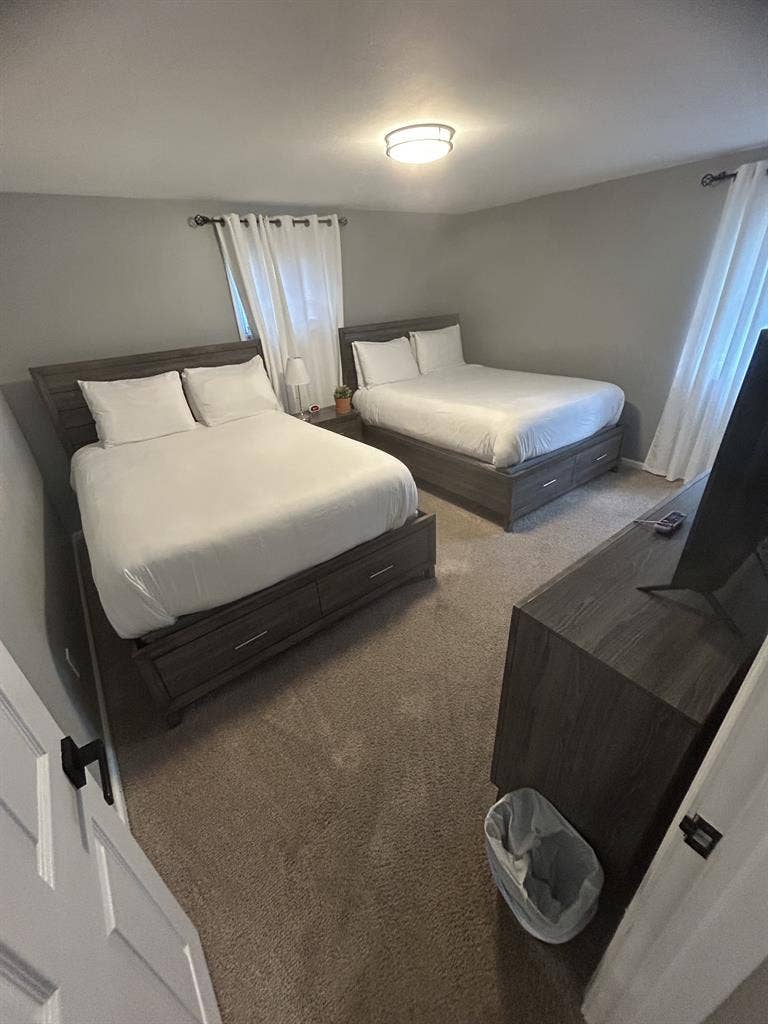 2nd Floor 3Bedr00m Apt.
