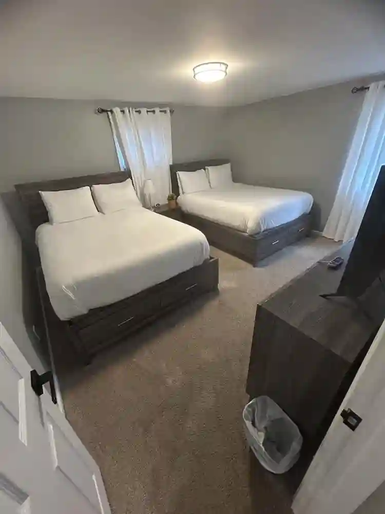 2nd Floor 3Bedr00m Apt.