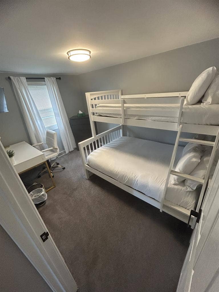 2nd Floor 3Bedr00m Apt.