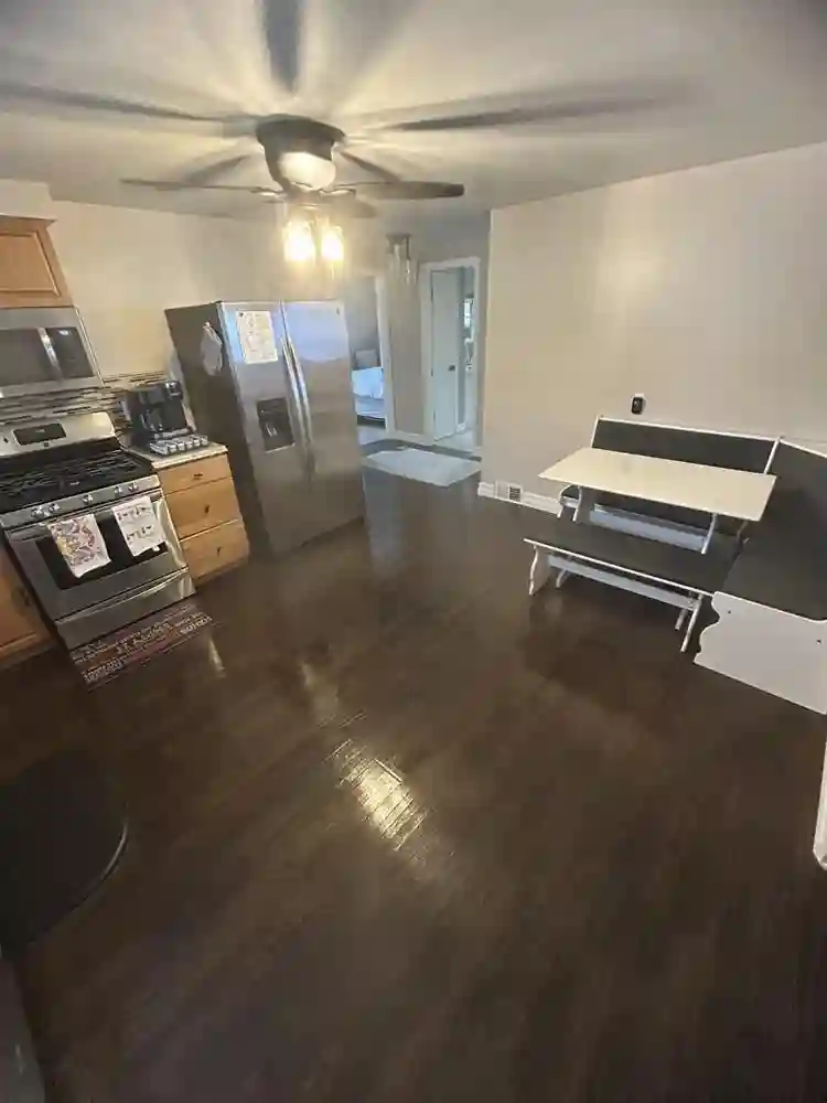 2nd Floor 3Bedr00m Apt.