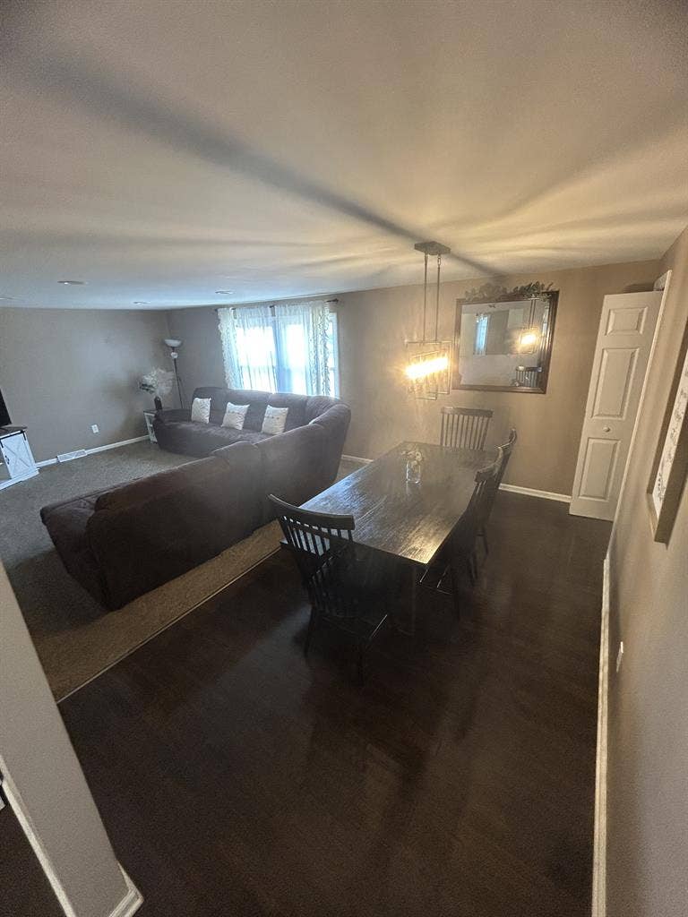 2nd Floor 3Bedr00m Apt.