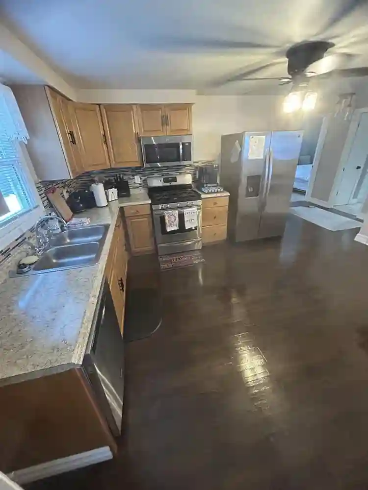 2nd Floor 3Bedr00m Apt.
