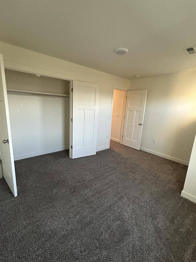 Room for Rent Manga,UT