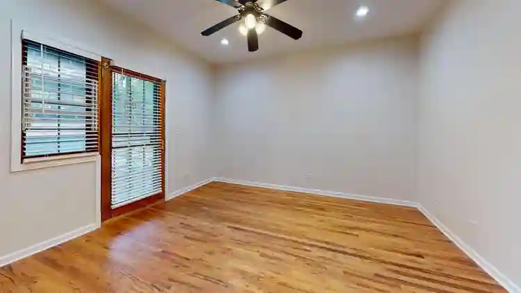 1 BR in Chicago