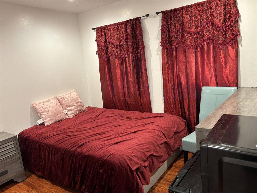Furnished room