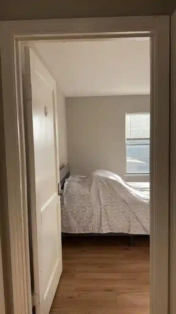 Cozy, spacious room only $480
