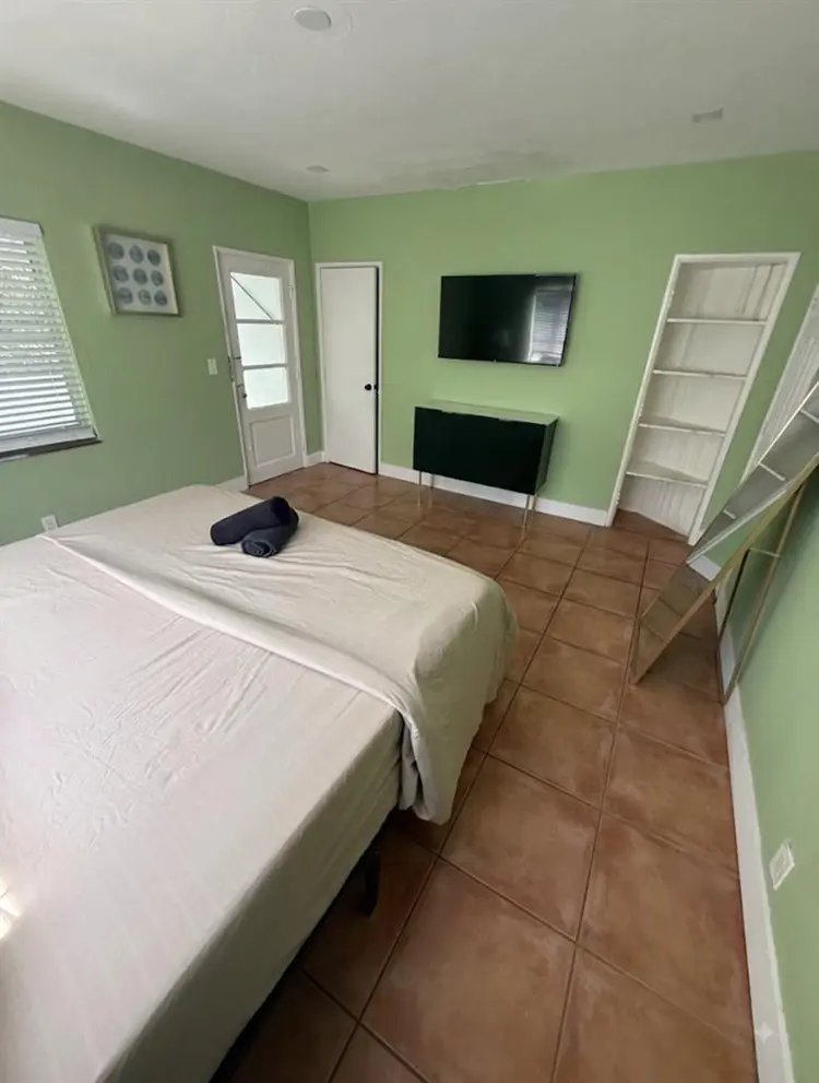 Furnished private room Miami River