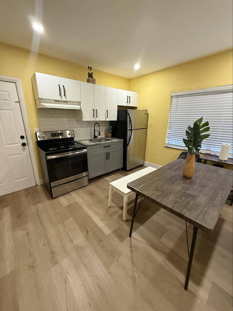 Furnished private room Miami River