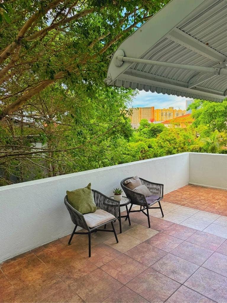 Furnished private room Miami River