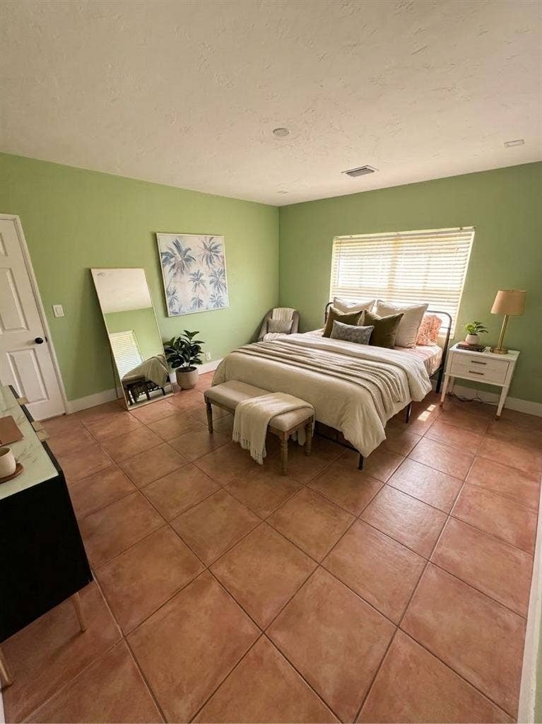 Furnished private room Miami River
