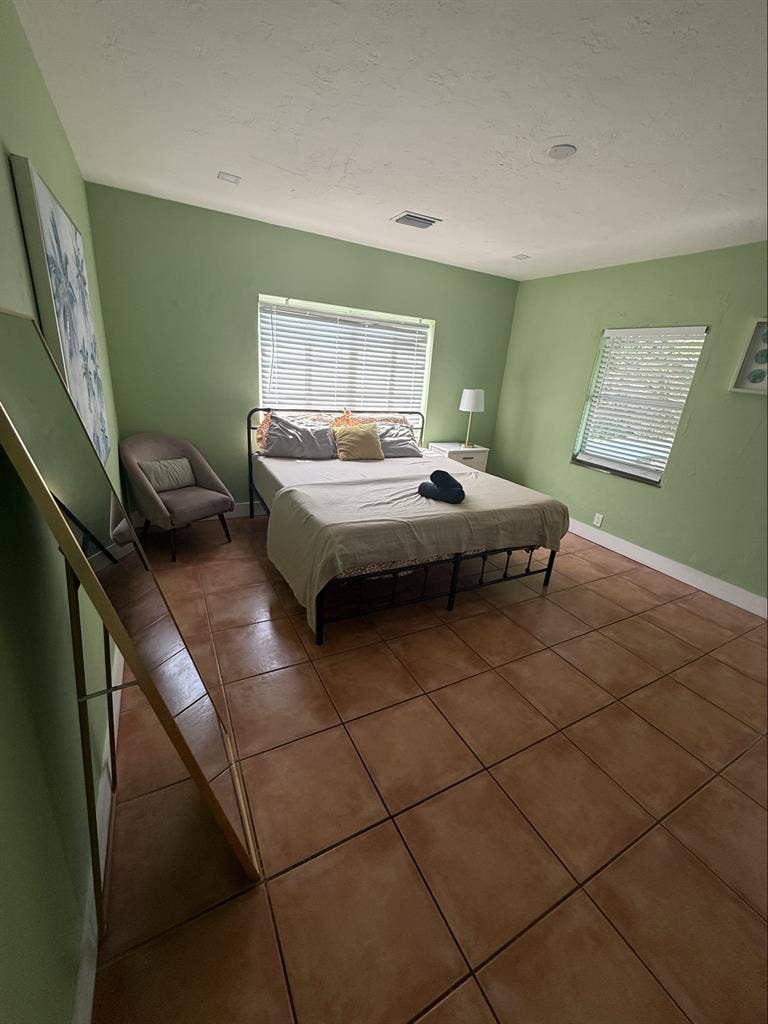 Furnished private room Miami River