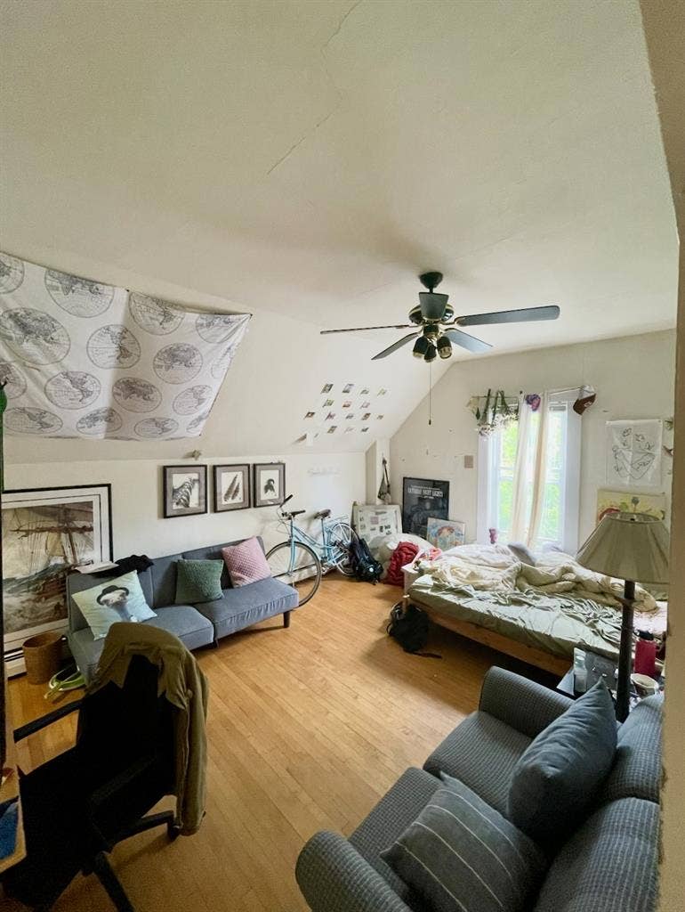 Room in Hanover Apartment