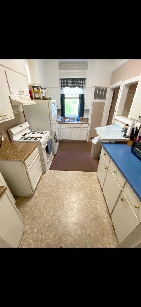 Spacious room for rent downtown