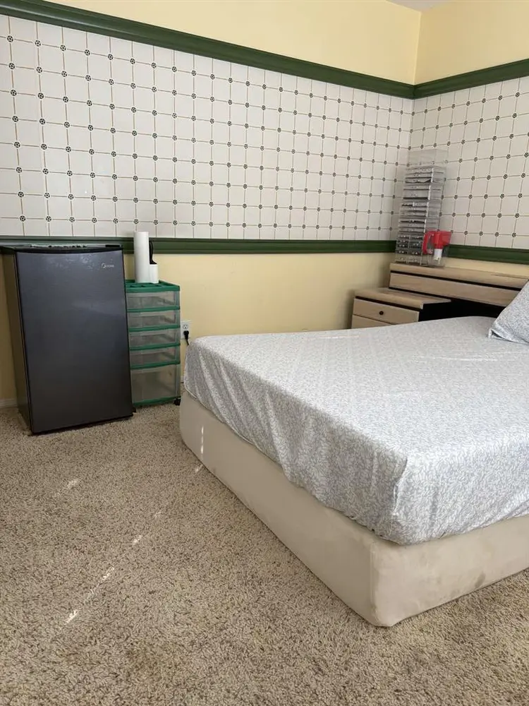2 room available (Big and medium)
