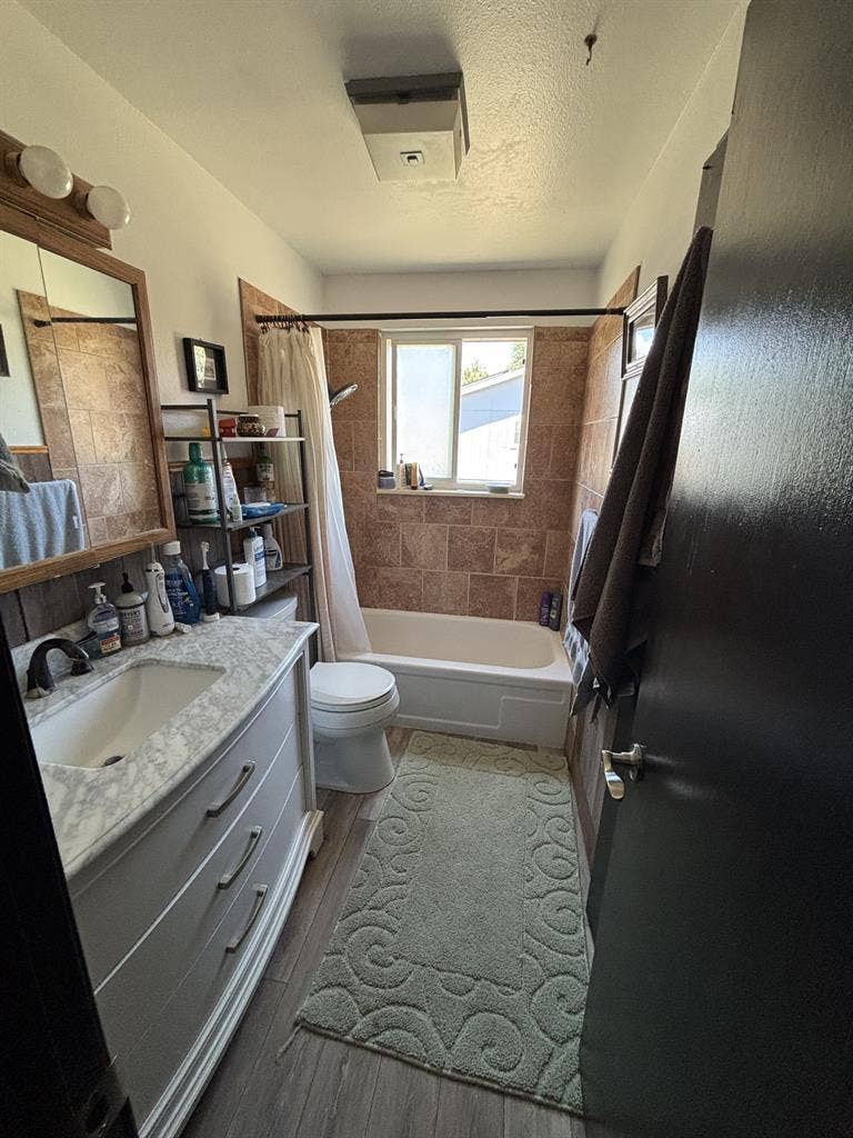 Seeking subleaser for Golden home